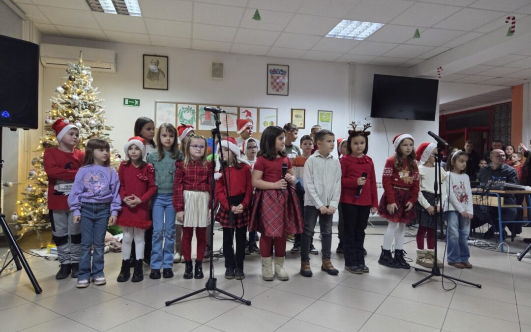 Božićna priredba i sajam ispunjeni radošću, zajedništvom i dobrotom